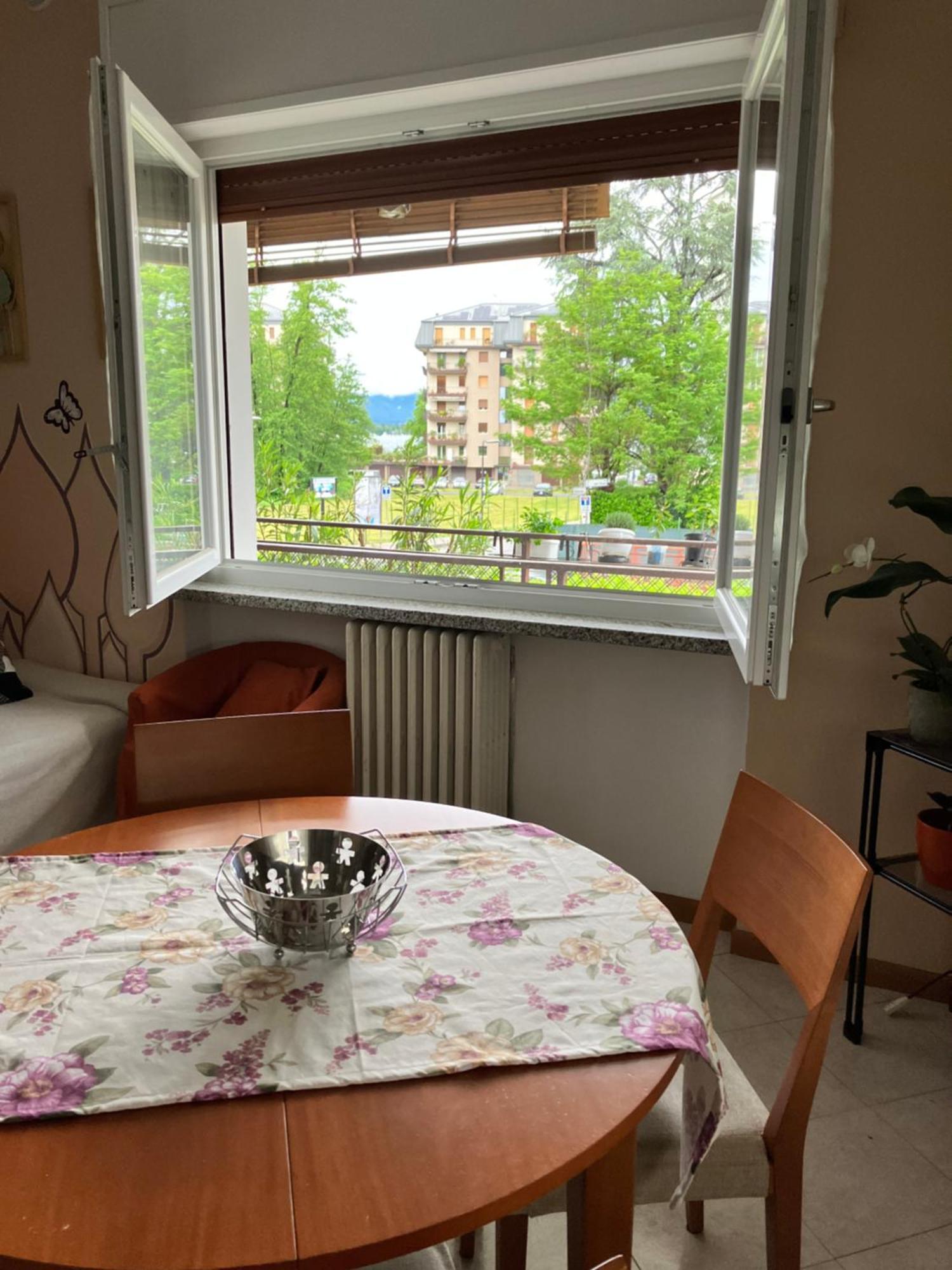 Lake View Villa Dormelletto Buitenkant foto